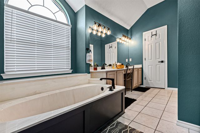 1526 Shadow Run, Weatherford, TX 76086