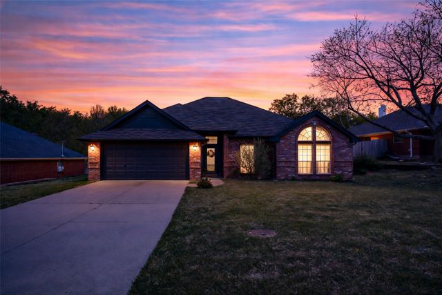 1526 Shadow Run, Weatherford, TX 76086