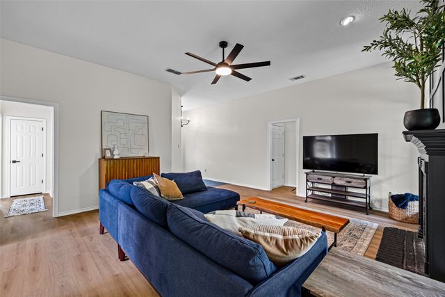 1526 Shadow Run, Weatherford, TX 76086