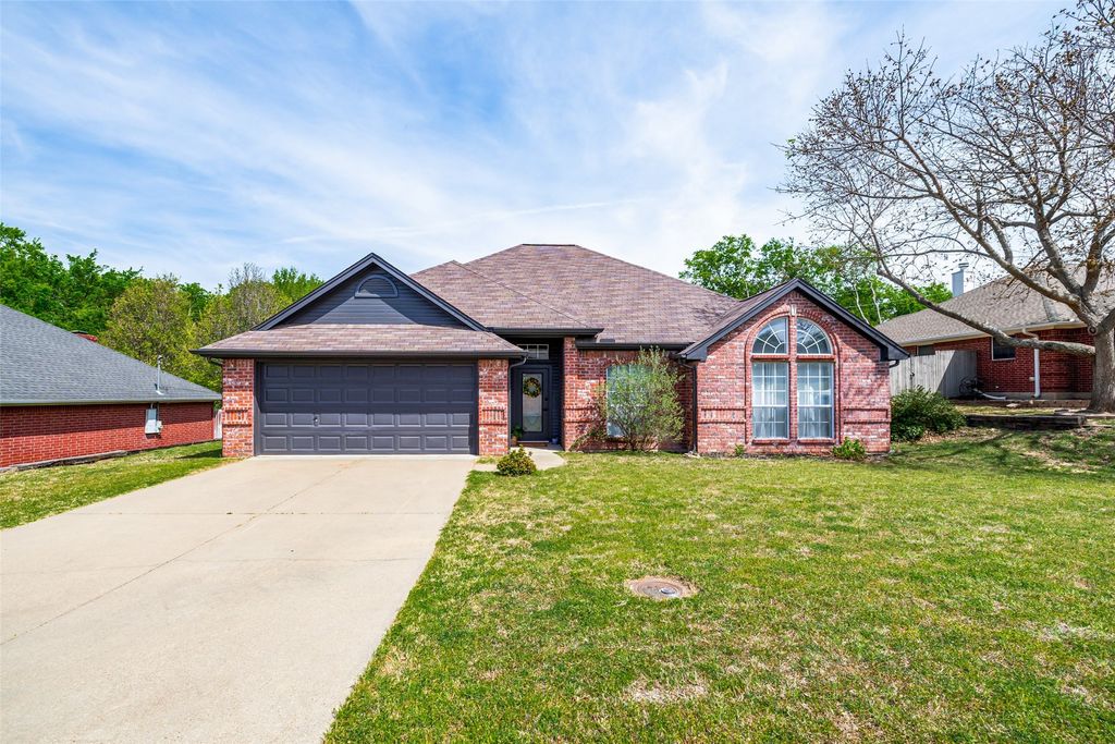 1526 Shadow Run, Weatherford, TX 76086