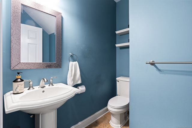 40 Wildwood Road, Stamford, CT 06903