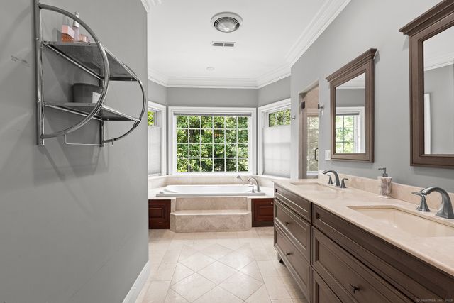 40 Wildwood Road, Stamford, CT 06903