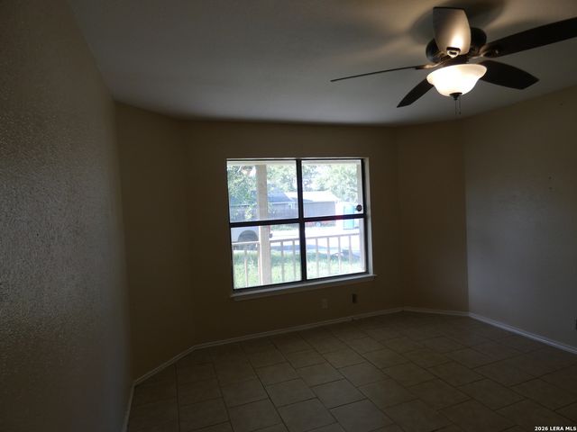 8686 RIDGE MILE DR, San Antonio, TX 78239
