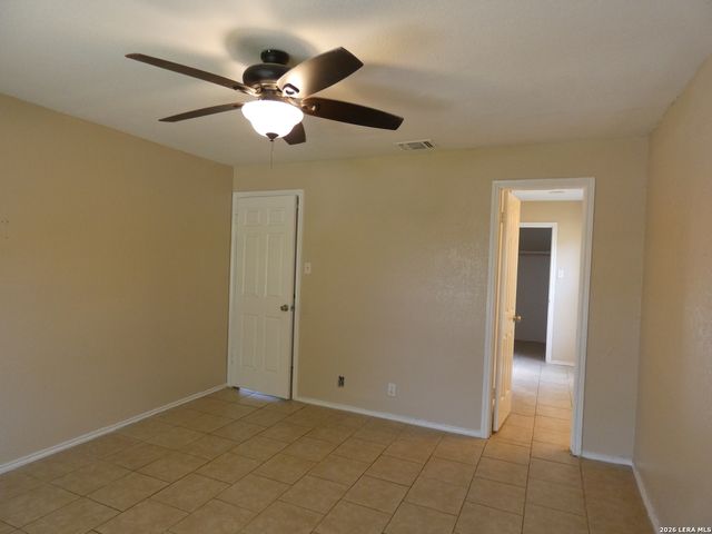 8686 RIDGE MILE DR, San Antonio, TX 78239