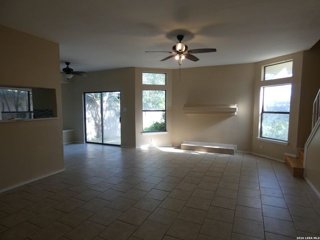 8686 RIDGE MILE DR, San Antonio, TX 78239