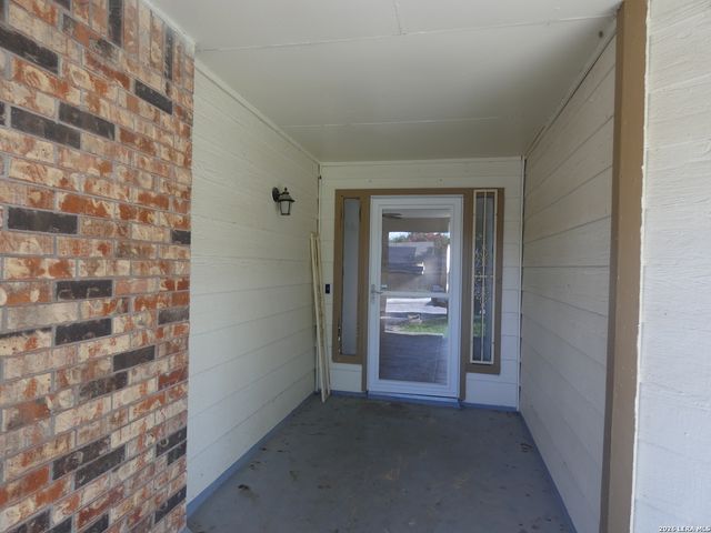 8686 RIDGE MILE DR, San Antonio, TX 78239