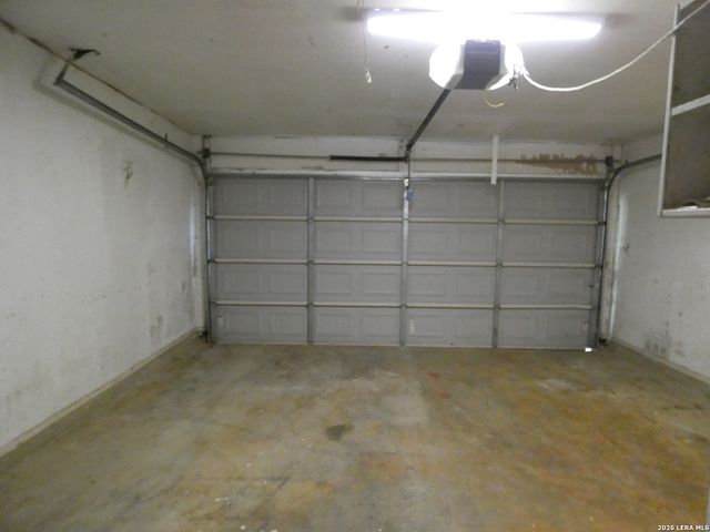 8686 RIDGE MILE DR, San Antonio, TX 78239