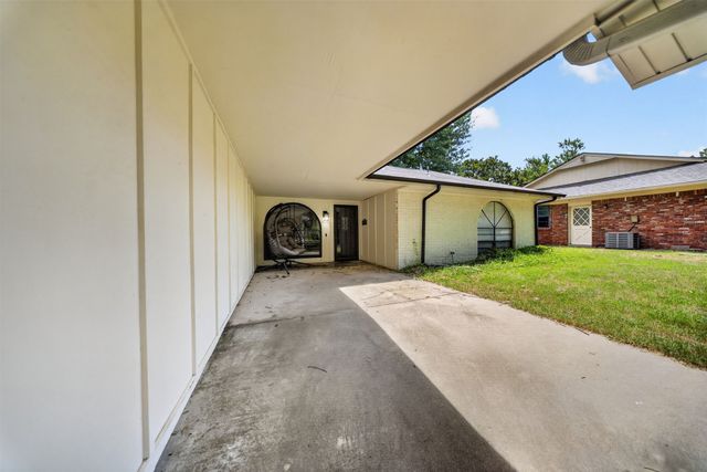 2209 S Juniper Avenue W, Broken Arrow, OK 74012