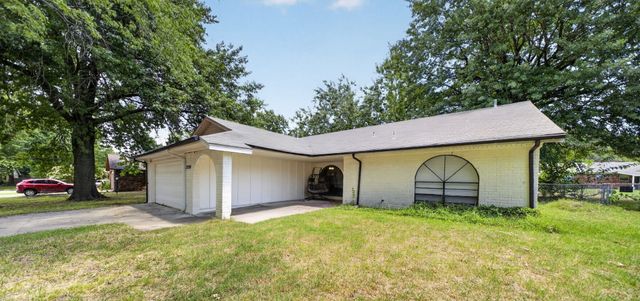 2209 S Juniper Avenue W, Broken Arrow, OK 74012