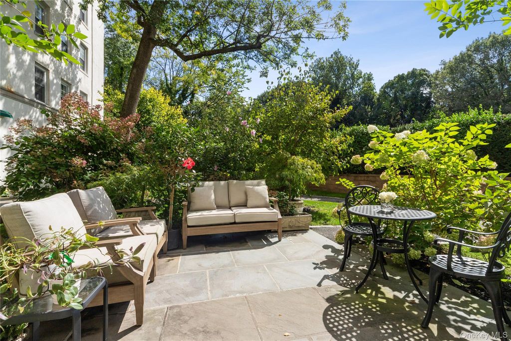 6 Brooklands GD, Bronxville, NY 10708
