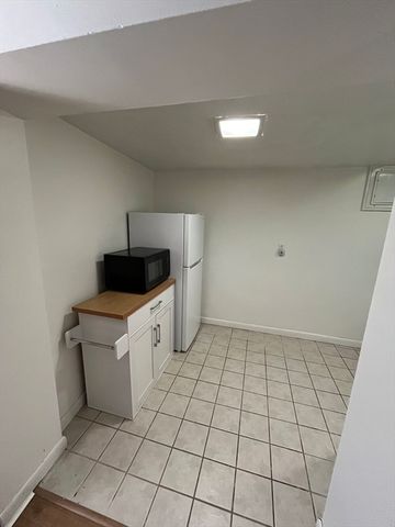 34 Kinross Road 2, Boston, MA 02135