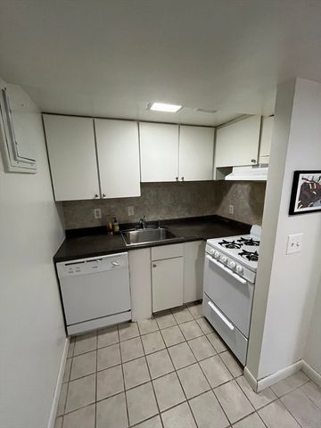 34 Kinross Road 2, Boston, MA 02135