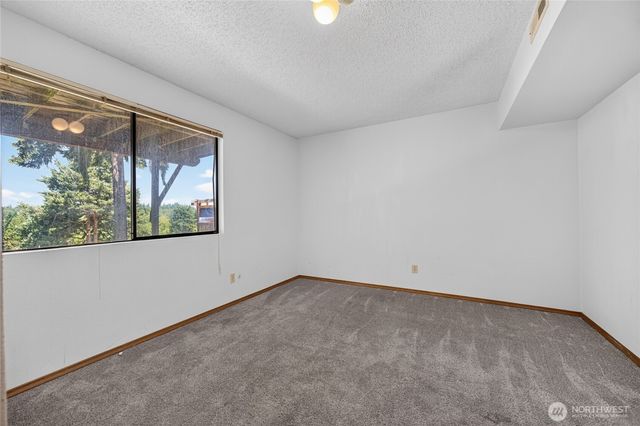 26415 Carnaby Way, Kent, WA 98032