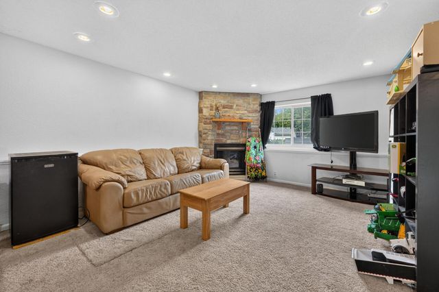 9578 River Forest Drive, Monticello, MN 55362