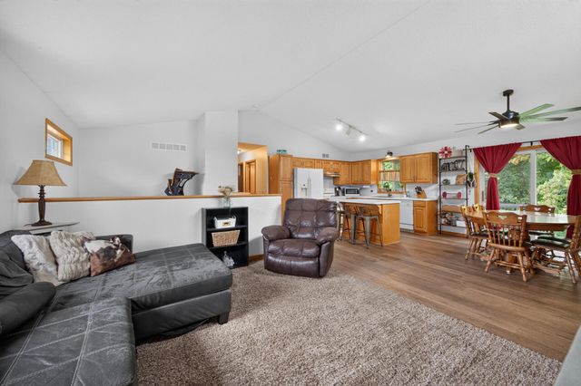 9578 River Forest Drive, Monticello, MN 55362