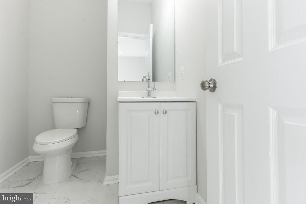 Image 15 of property listing at 12330 QUARTERBACK CT, Bowie, MD 20720