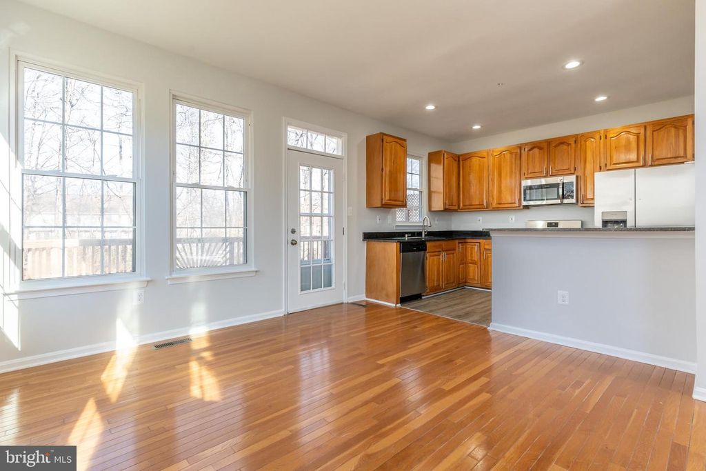 Image 16 of property listing at 12330 QUARTERBACK CT, Bowie, MD 20720