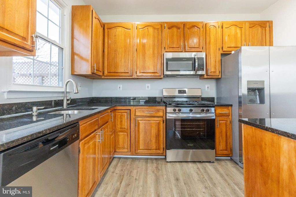 Image 19 of property listing at 12330 QUARTERBACK CT, Bowie, MD 20720