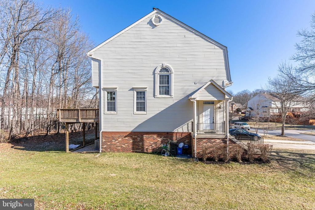 Image 4 of property listing at 12330 QUARTERBACK CT, Bowie, MD 20720