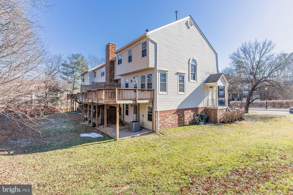 Image 5 of property listing at 12330 QUARTERBACK CT, Bowie, MD 20720