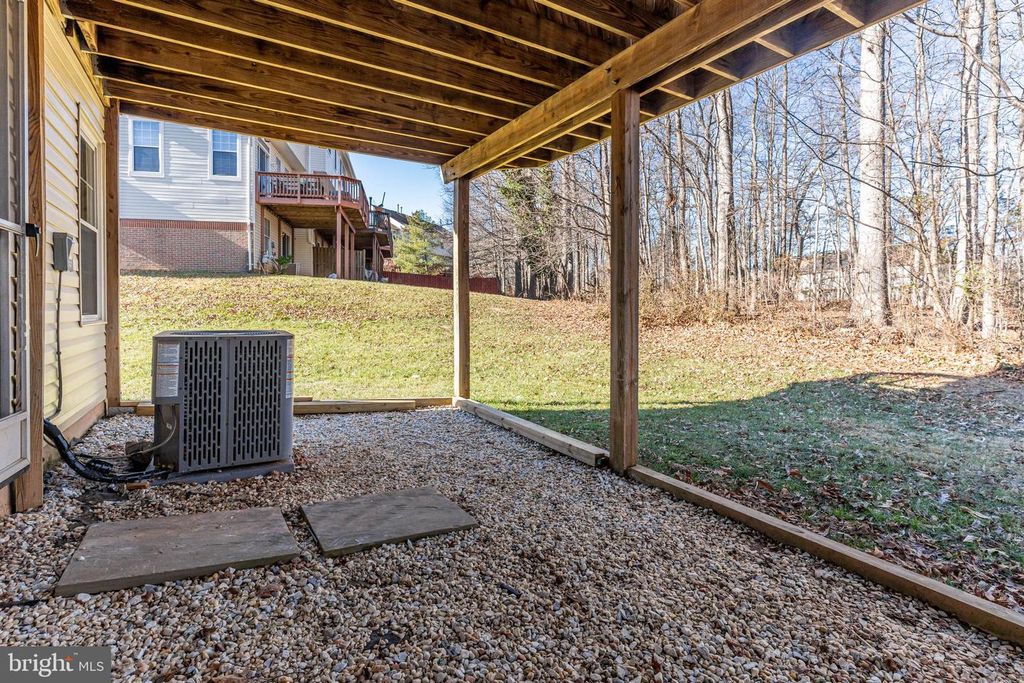 Image 7 of property listing at 12330 QUARTERBACK CT, Bowie, MD 20720