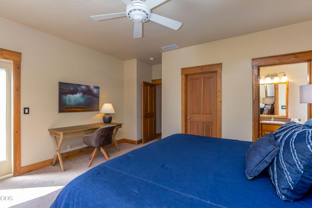 57620 Holly Lane, Sunriver, OR 97707
