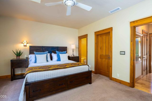 57620 Holly Lane, Sunriver, OR 97707