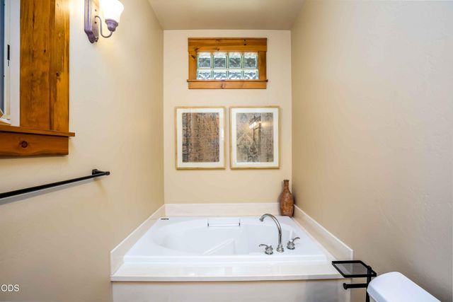 57620 Holly Lane, Sunriver, OR 97707