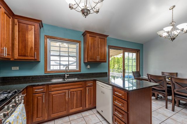 3332 N Lewis Avenue, Waukegan, IL 60087