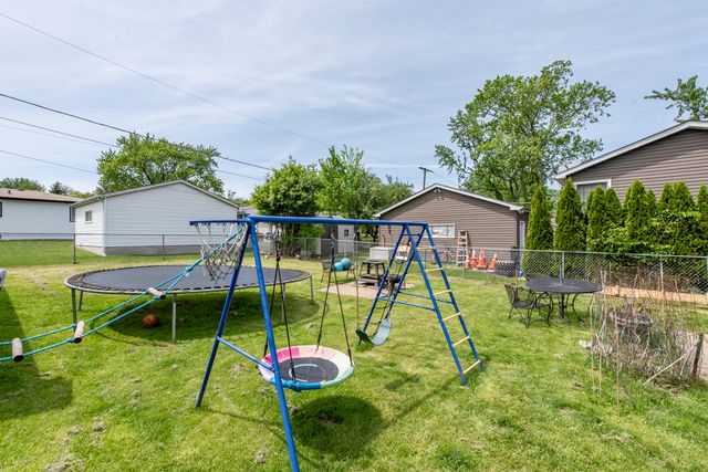 3332 N Lewis Avenue, Waukegan, IL 60087