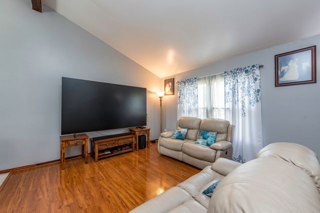 3332 N Lewis Avenue, Waukegan, IL 60087