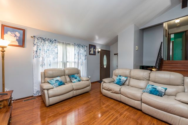 3332 N Lewis Avenue, Waukegan, IL 60087