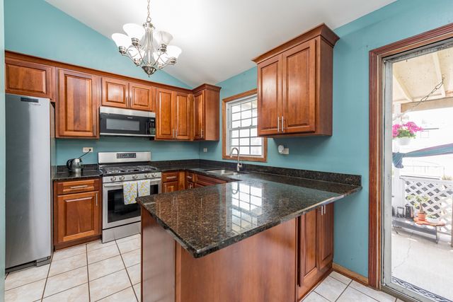 3332 N Lewis Avenue, Waukegan, IL 60087