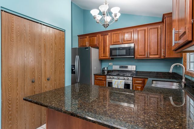 3332 N Lewis Avenue, Waukegan, IL 60087