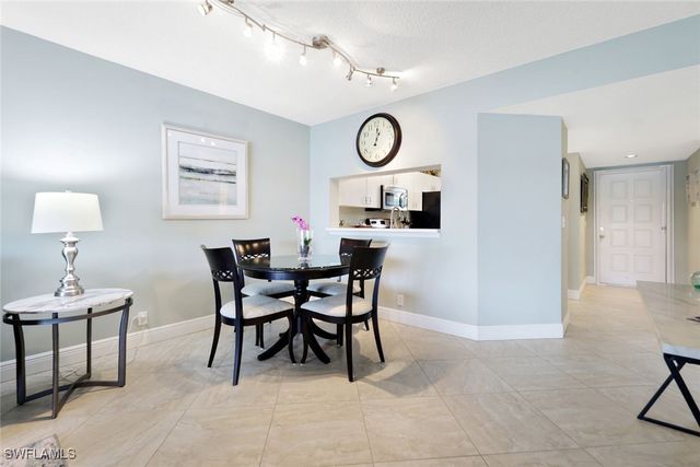 7818 Emerald CIR E103, Naples, FL 34109