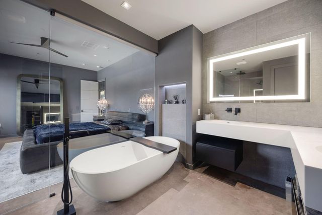 908 White Street, Houston, TX 77007