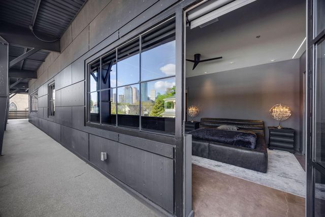 908 White Street, Houston, TX 77007