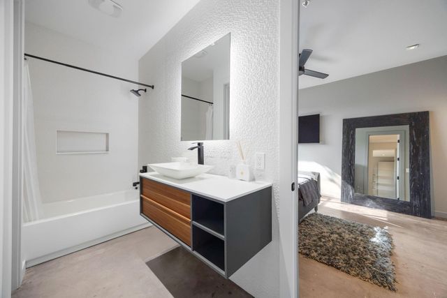 908 White Street, Houston, TX 77007