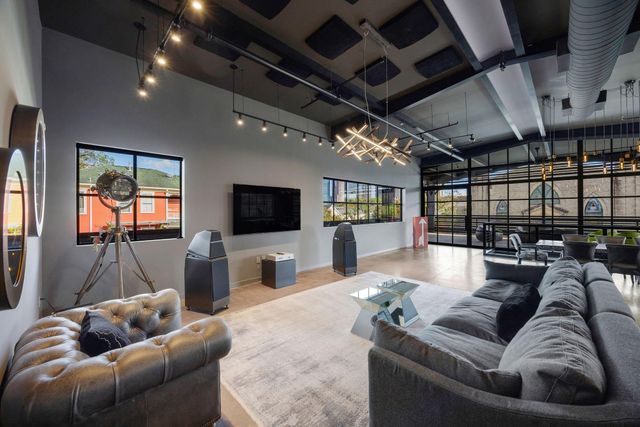 908 White Street, Houston, TX 77007