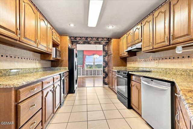 1272 Stonewall Jackson Drive, Dandridge, TN 37725