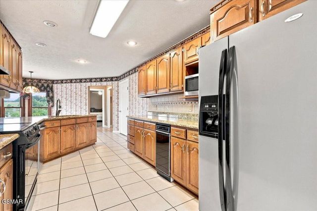 1272 Stonewall Jackson Drive, Dandridge, TN 37725