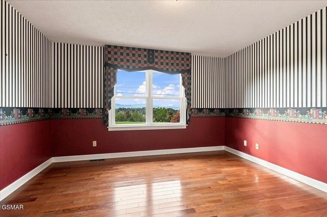 1272 Stonewall Jackson Drive, Dandridge, TN 37725