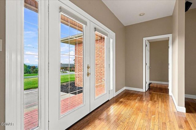 1272 Stonewall Jackson Drive, Dandridge, TN 37725