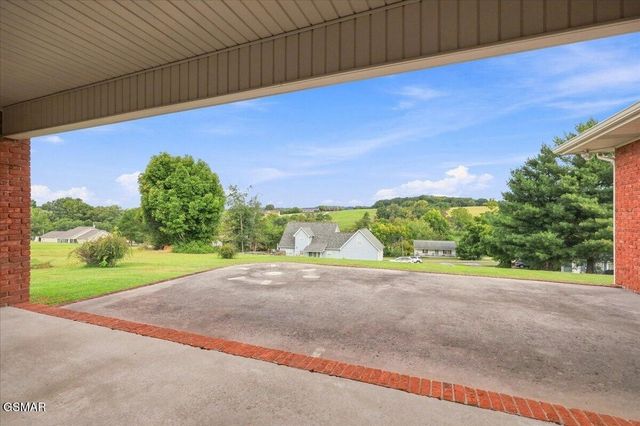 1272 Stonewall Jackson Drive, Dandridge, TN 37725