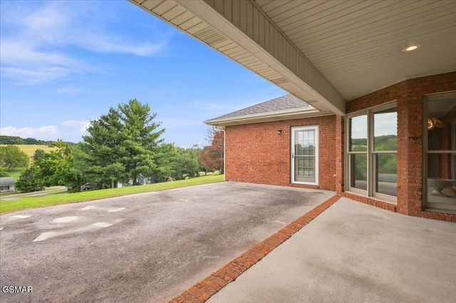 1272 Stonewall Jackson Drive, Dandridge, TN 37725