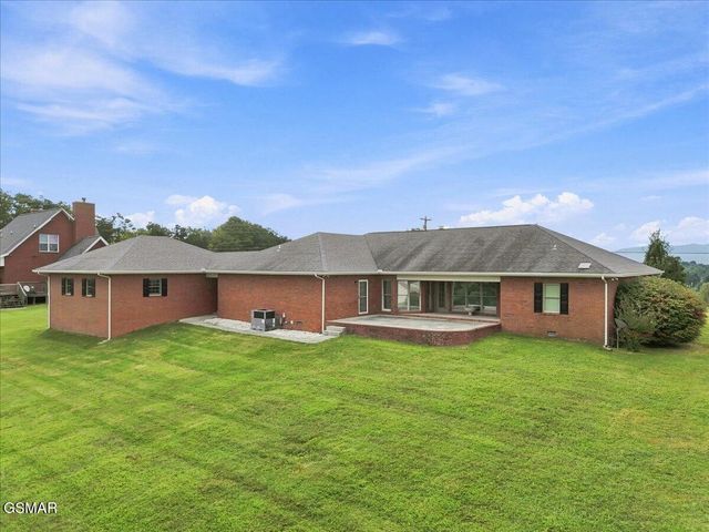 1272 Stonewall Jackson Drive, Dandridge, TN 37725