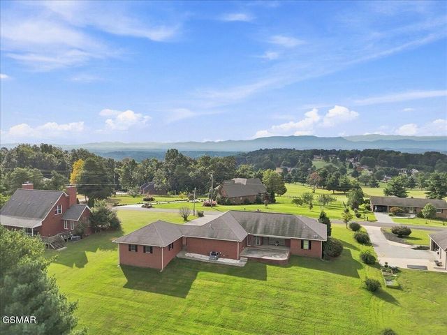1272 Stonewall Jackson Drive, Dandridge, TN 37725
