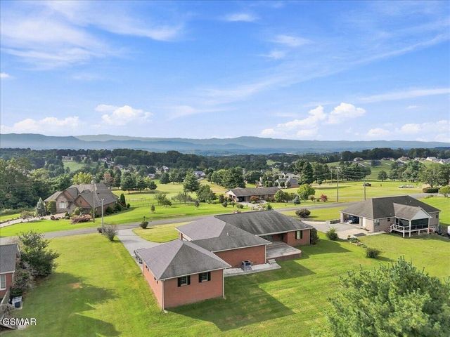1272 Stonewall Jackson Drive, Dandridge, TN 37725