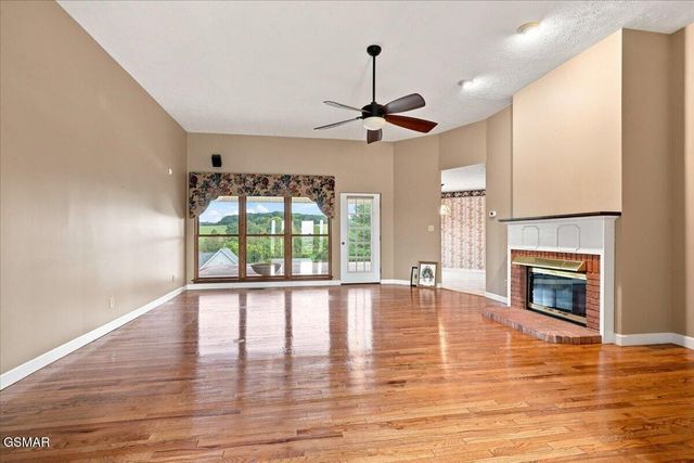 1272 Stonewall Jackson Drive, Dandridge, TN 37725