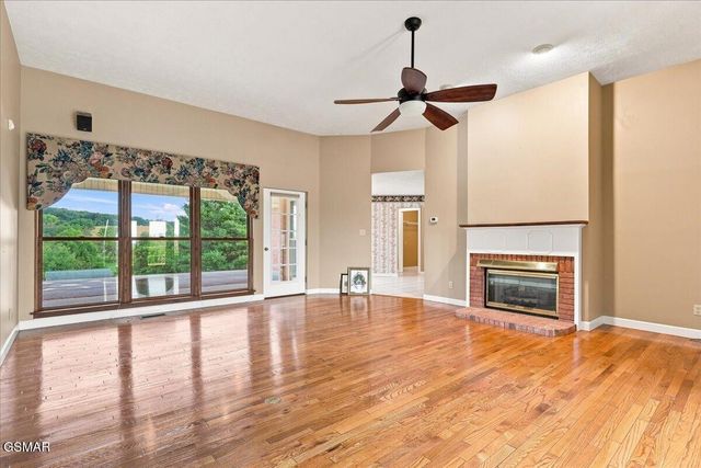 1272 Stonewall Jackson Drive, Dandridge, TN 37725